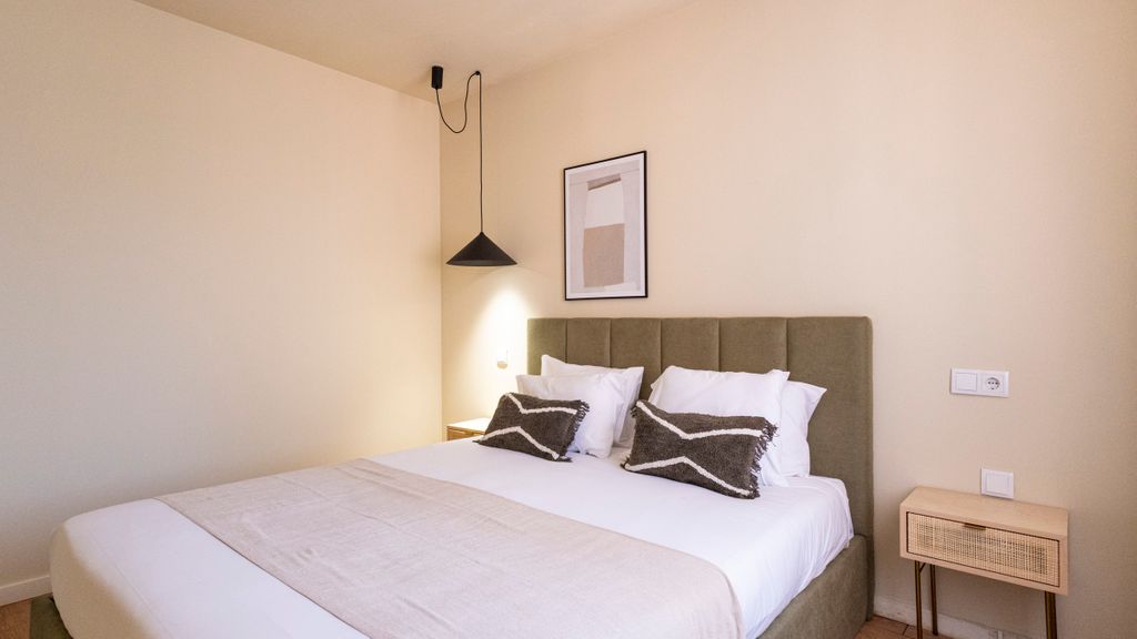 Guesthouse Bonjardim - 103 by LovelyStay