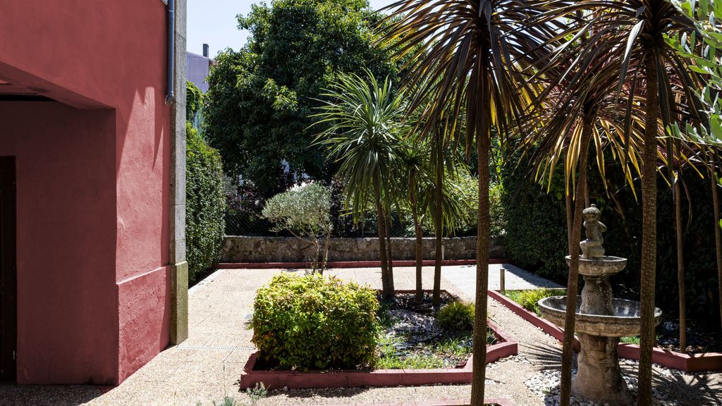 Guesthouse Bonjardim - 104 by LovelyStay