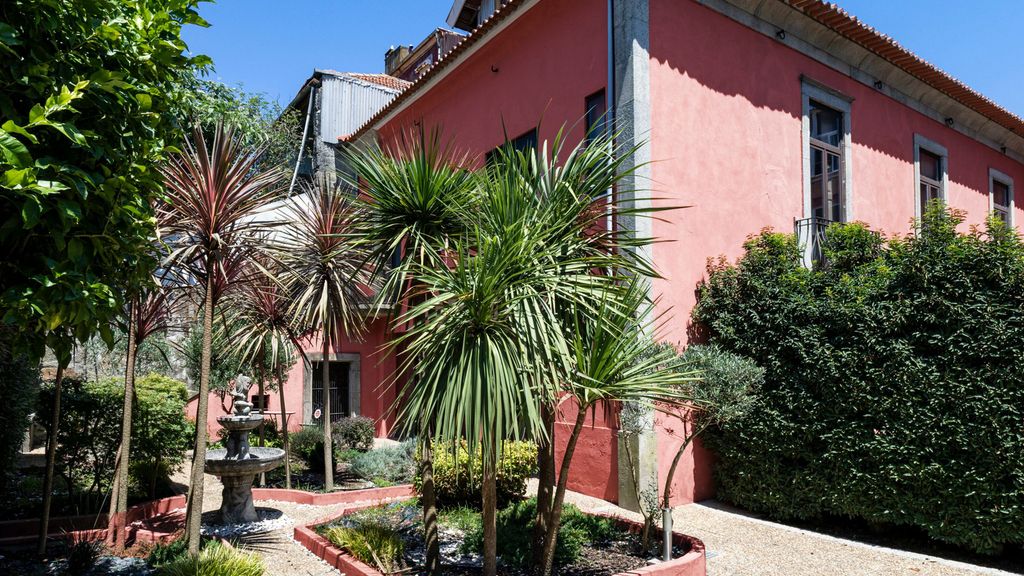 Guesthouse Bonjardim - 104 by LovelyStay
