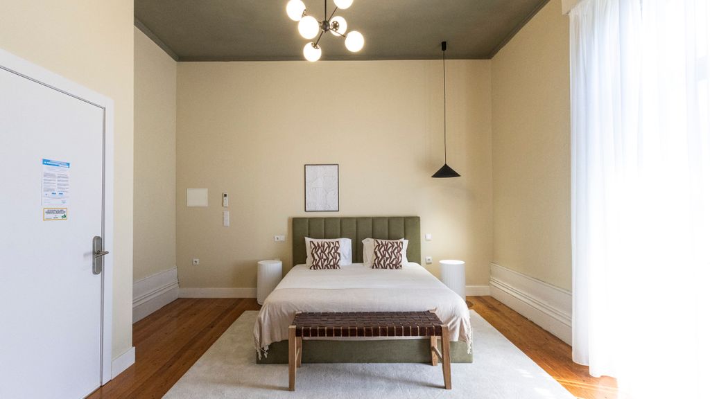 Guesthouse Bonjardim - 105 by LovelyStay