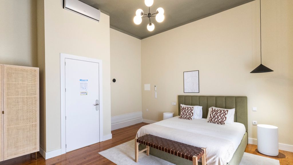 Guesthouse Bonjardim - 105 by LovelyStay