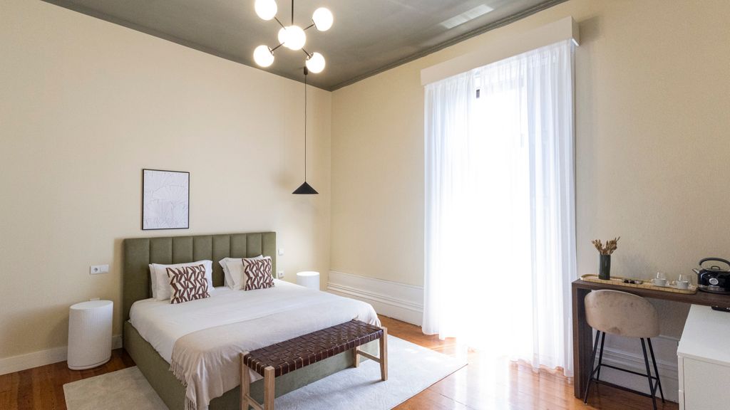 Guesthouse Bonjardim - 105 by LovelyStay