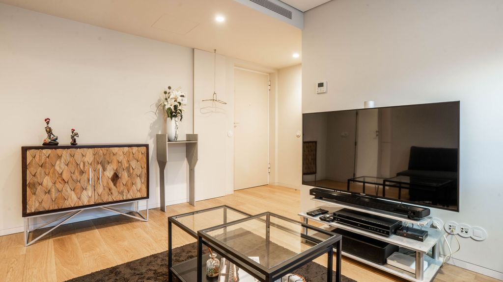 Primrose 1BR Delight w/ Parking by LovelyStay