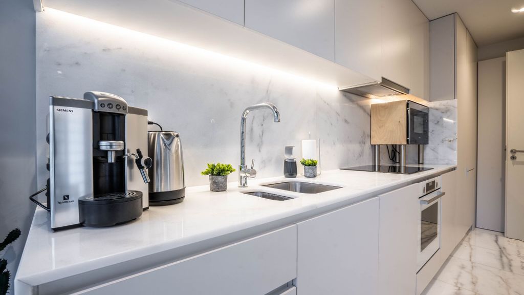 Primrose 1BR Delight w/ Parking by LovelyStay