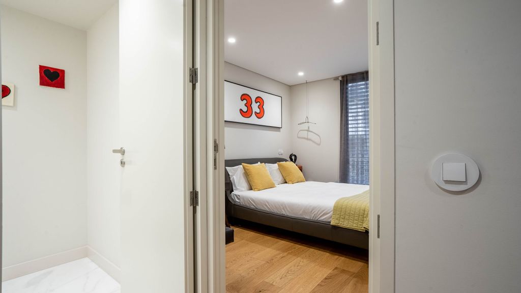Primrose 1BR Delight w/ Parking by LovelyStay