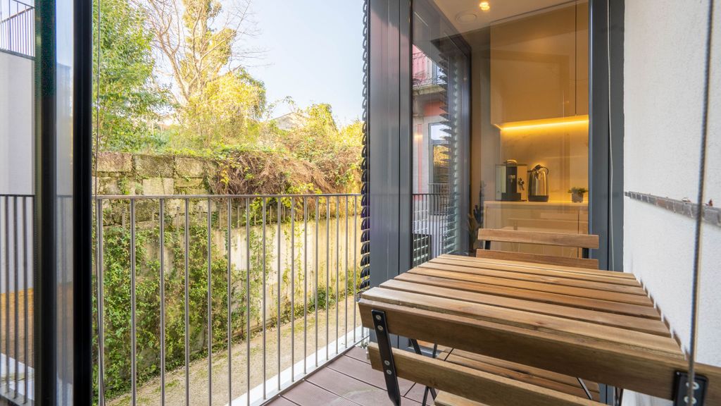 Primrose 1BR Delight w/ Parking by LovelyStay