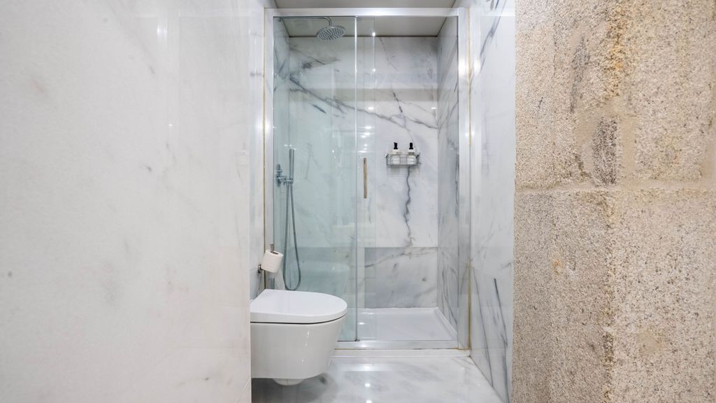 Primrose 1BR Delight w/ Parking by LovelyStay
