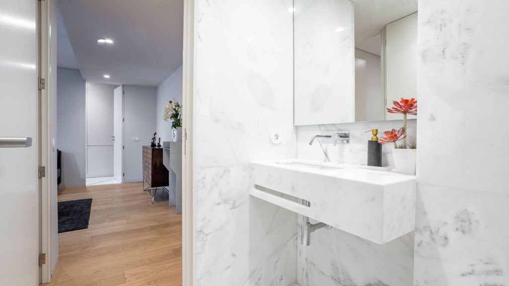 Primrose 1BR Delight w/ Parking by LovelyStay