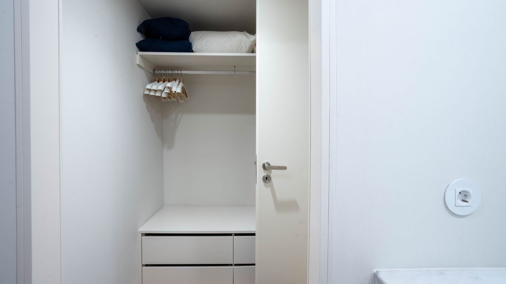 Primrose 1BR Delight w/ Parking by LovelyStay