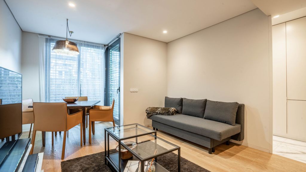 Primrose 1BR Delight w/ Parking by LovelyStay