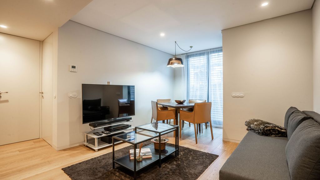Primrose 1BR Delight w/ Parking by LovelyStay