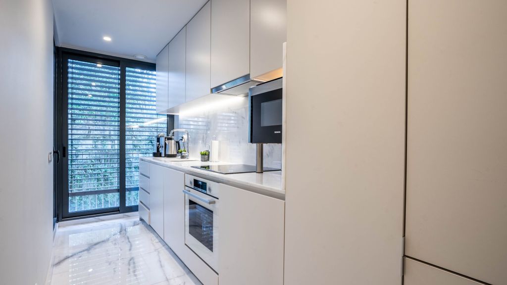 Primrose 1BR Delight w/ Parking by LovelyStay