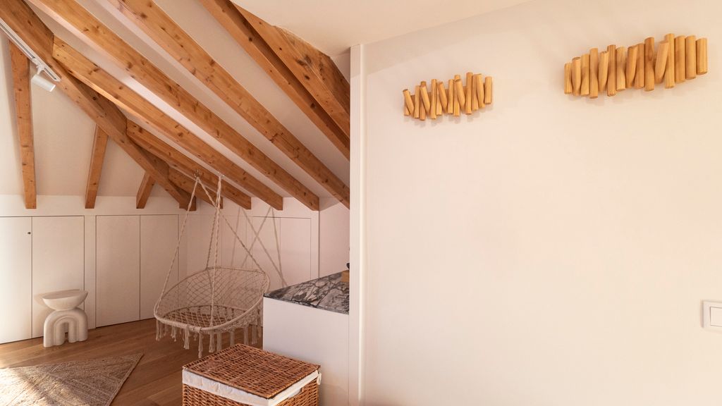 New 3BR w/ Rooftop & Balcony Views by LovelyStay