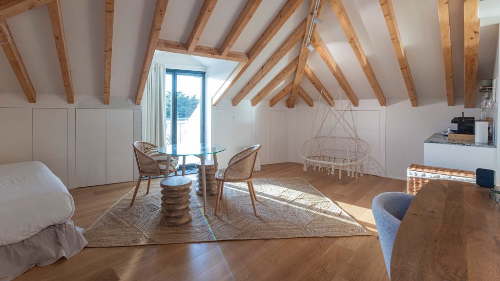New 3BR w/ Rooftop & Balcony Views by LovelyStay