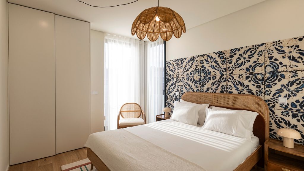 New 3BR w/ Rooftop & Balcony Views by LovelyStay
