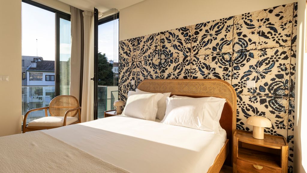 New 3BR w/ Rooftop & Balcony Views by LovelyStay
