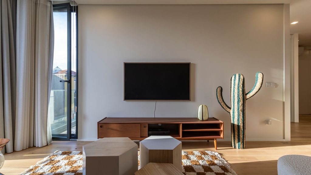 New 3BR w/ Rooftop & Balcony Views by LovelyStay
