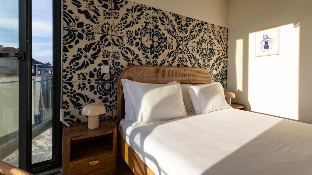 New 3BR w/ Rooftop & Balcony Views by LovelyStay