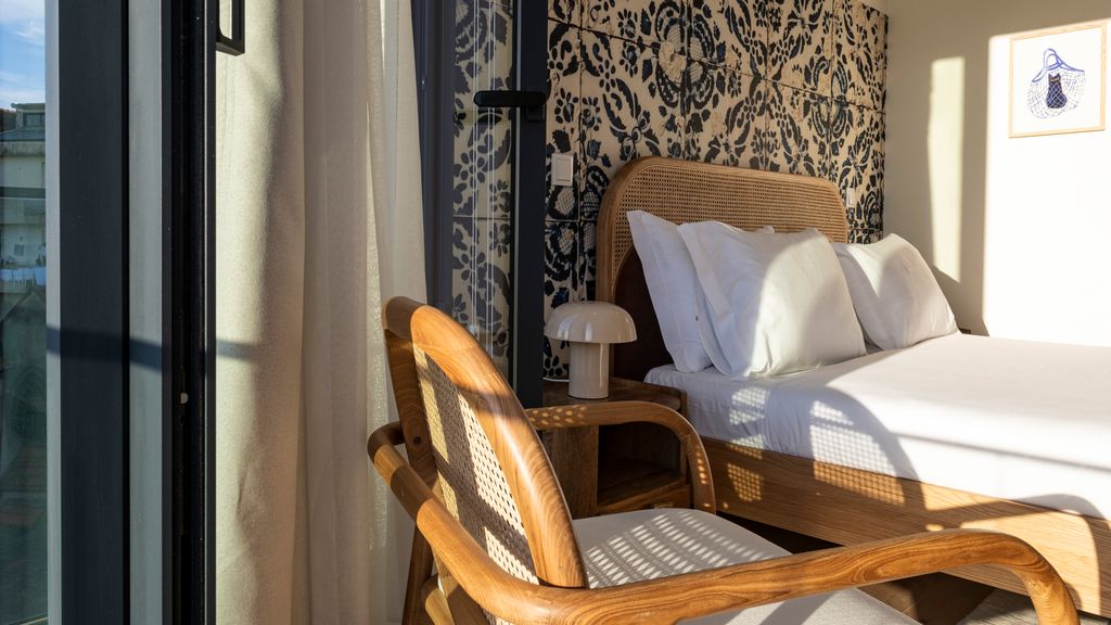 New 3BR w/ Rooftop & Balcony Views by LovelyStay