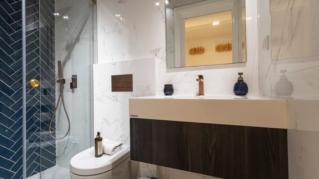 New 3BR w/ Rooftop & Balcony Views by LovelyStay