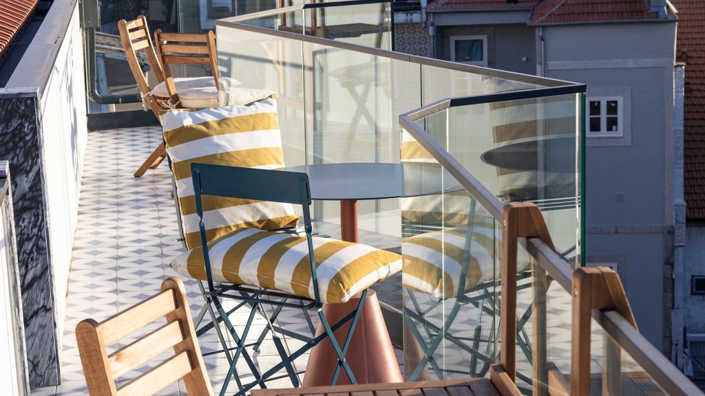 New 3BR w/ Rooftop & Balcony Views by LovelyStay