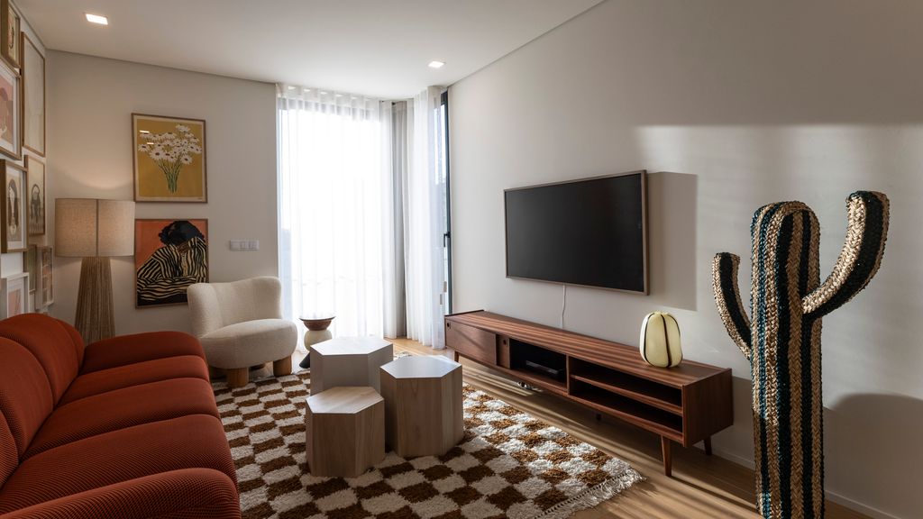 New 3BR w/ Rooftop & Balcony Views by LovelyStay