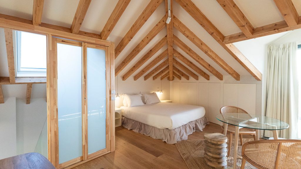 New 3BR w/ Rooftop & Balcony Views by LovelyStay