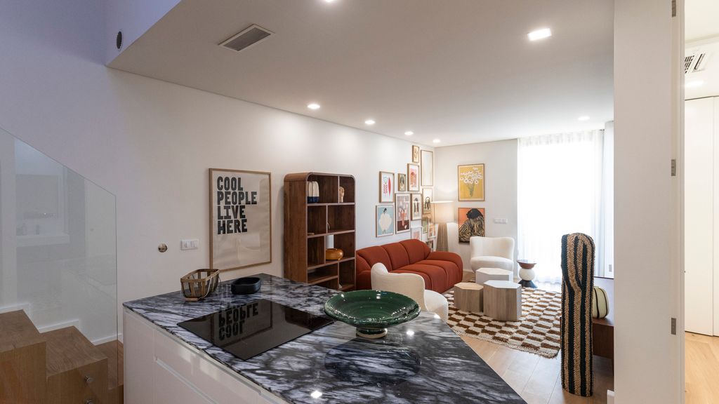 New 3BR w/ Rooftop & Balcony Views by LovelyStay