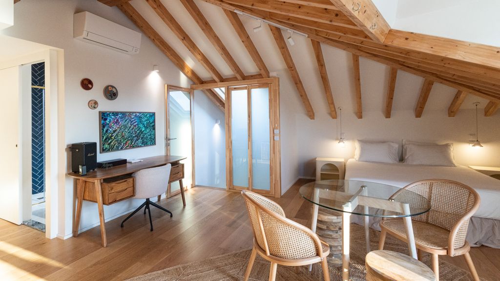 New 3BR w/ Rooftop & Balcony Views by LovelyStay