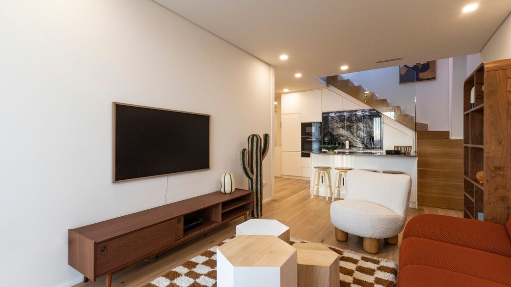 New 3BR w/ Rooftop & Balcony Views by LovelyStay