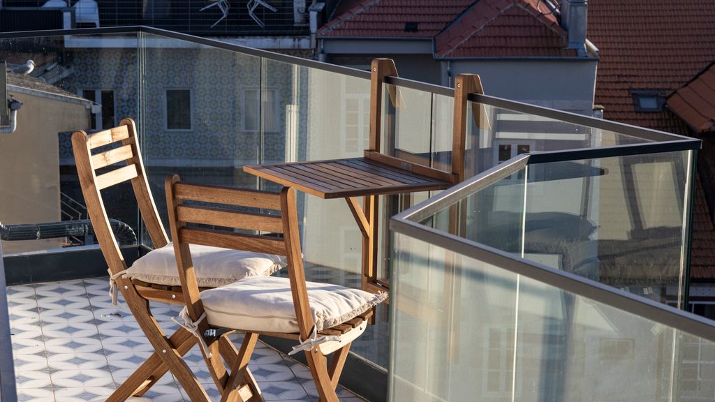 New 3BR w/ Rooftop & Balcony Views by LovelyStay