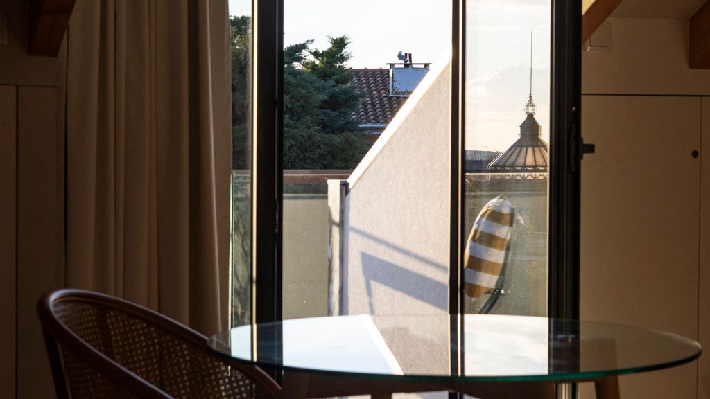 New 3BR w/ Rooftop & Balcony Views by LovelyStay