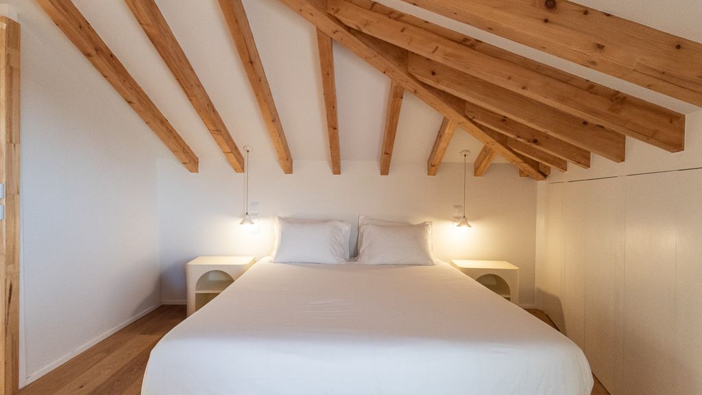 New 3BR w/ Rooftop & Balcony Views by LovelyStay