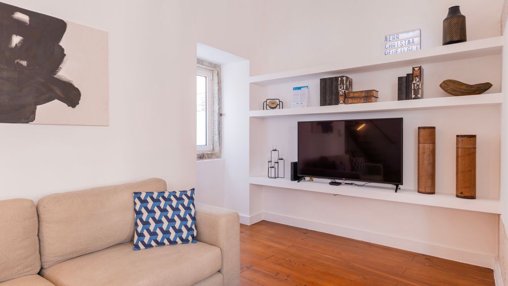 Charming 3BDR Duplex in City Center by LovelyStay