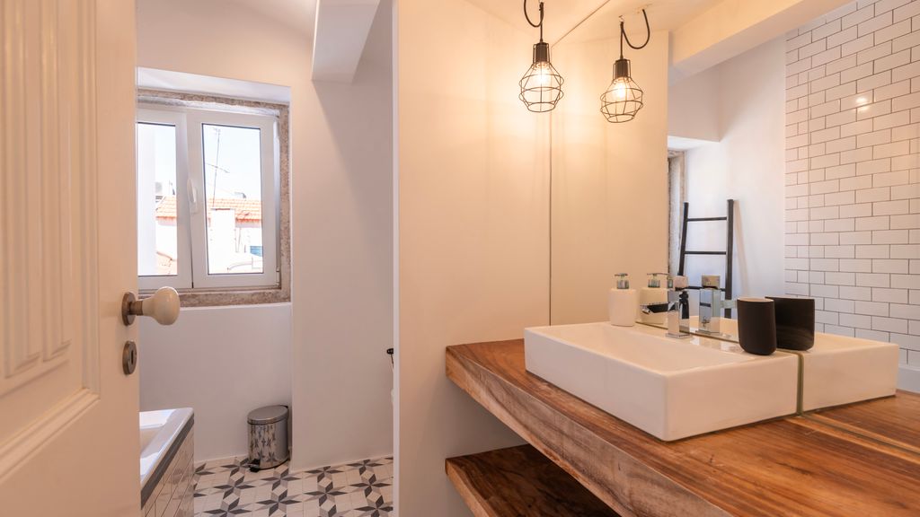 Charming 3BDR Duplex in City Center by LovelyStay