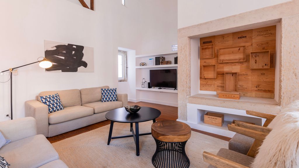 Charming 3BDR Duplex in City Center by LovelyStay