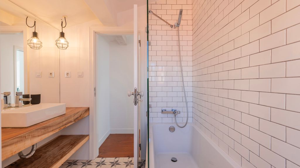 Charming 3BDR Duplex in City Center by LovelyStay