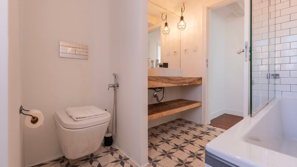Charming 3BDR Duplex in City Center by LovelyStay