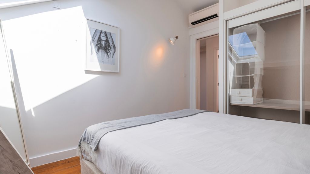 Charming 3BDR Duplex in City Center by LovelyStay