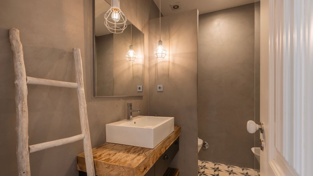 Charming 3BDR Duplex in City Center by LovelyStay
