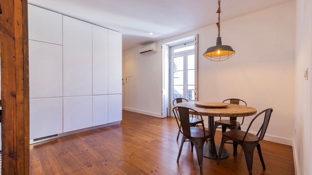 Charming 3BDR Duplex in City Center by LovelyStay