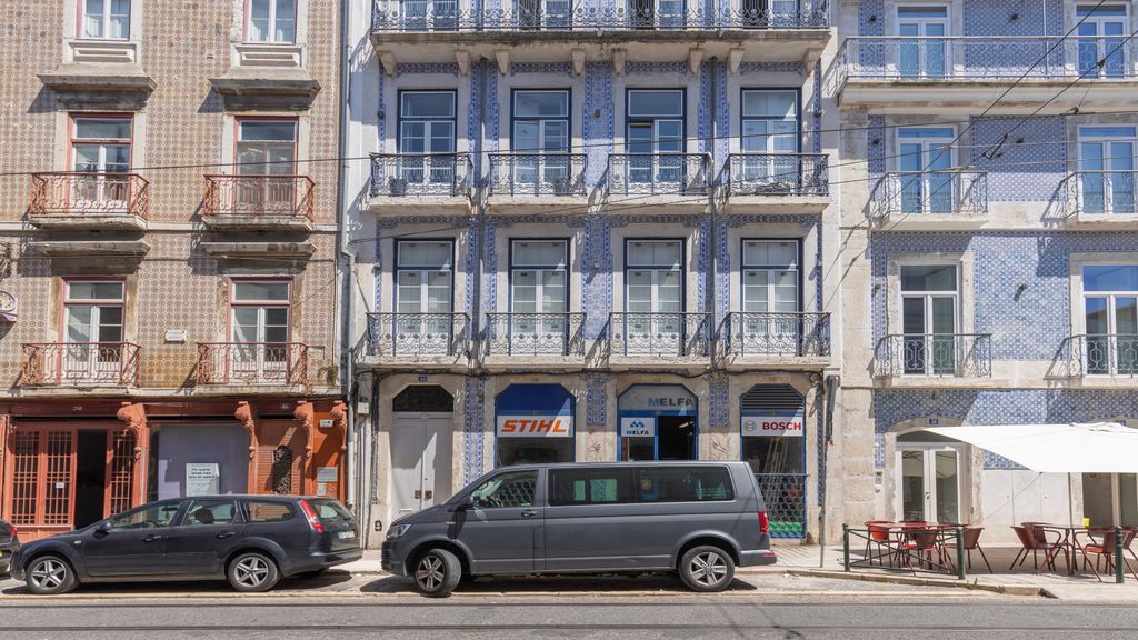 Charming 3BDR Duplex in City Center by LovelyStay