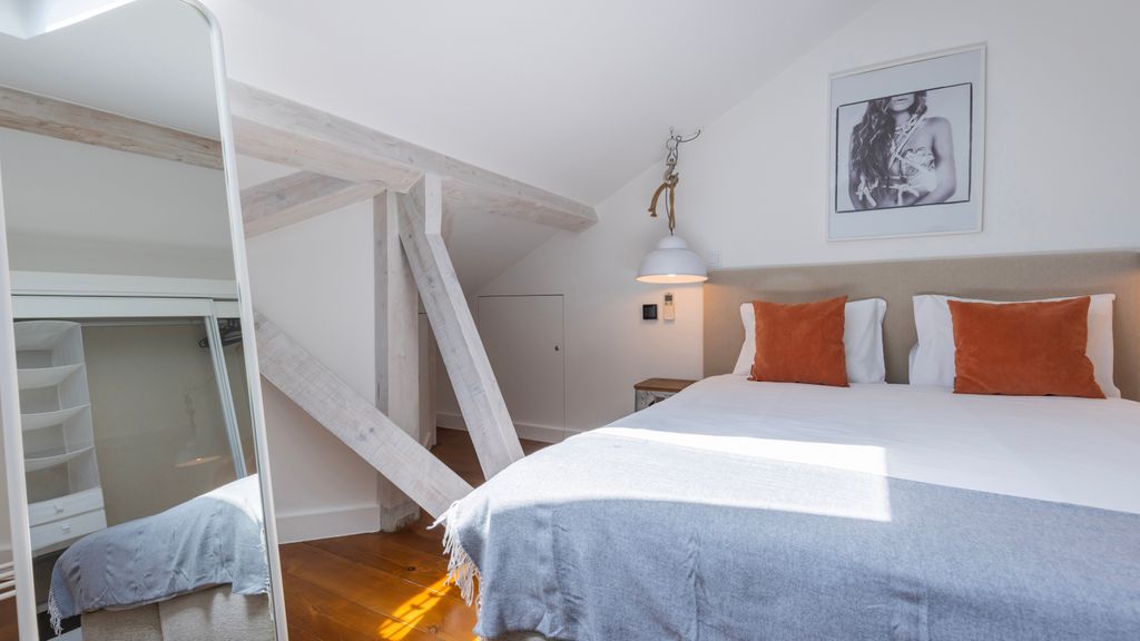 Charming 3BDR Duplex in City Center by LovelyStay