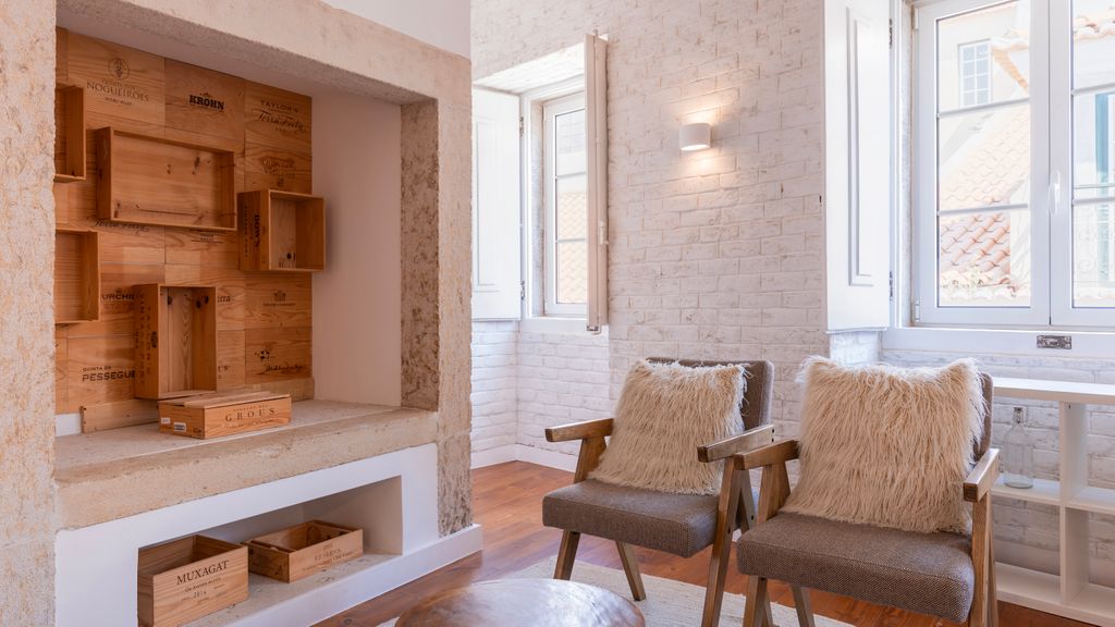 Charming 3BDR Duplex in City Center by LovelyStay
