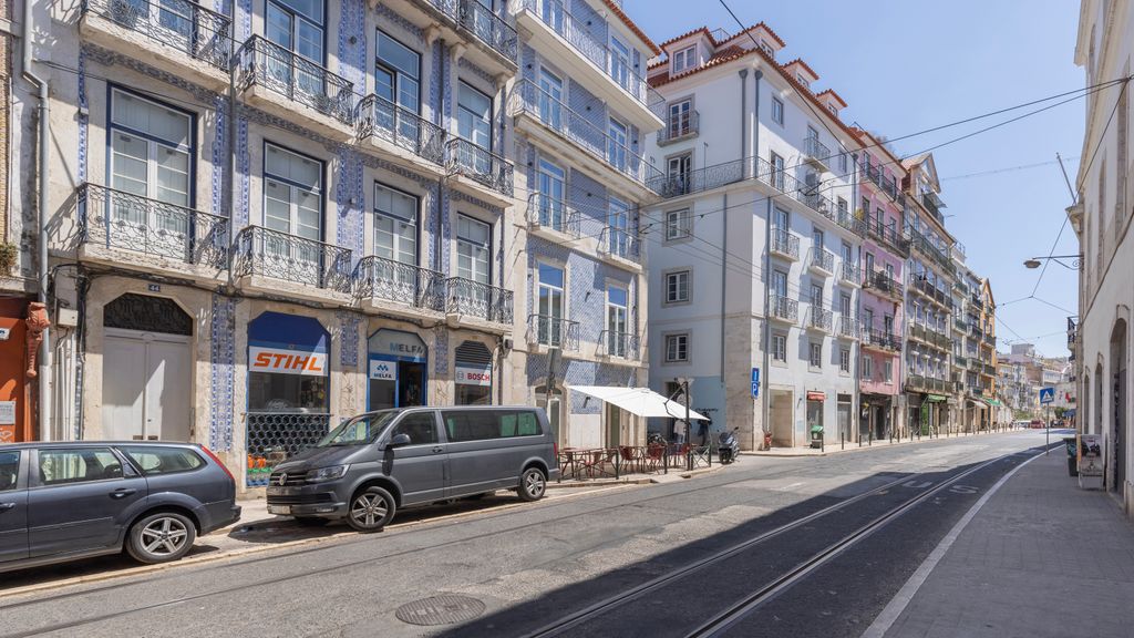 Charming 3BDR Duplex in City Center by LovelyStay
