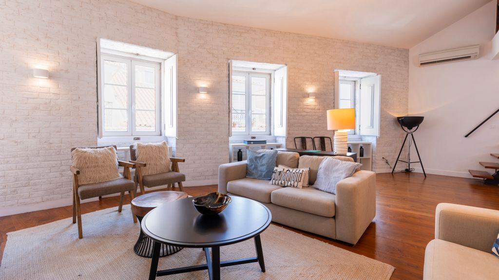 Charming 3BDR Duplex in City Center by LovelyStay