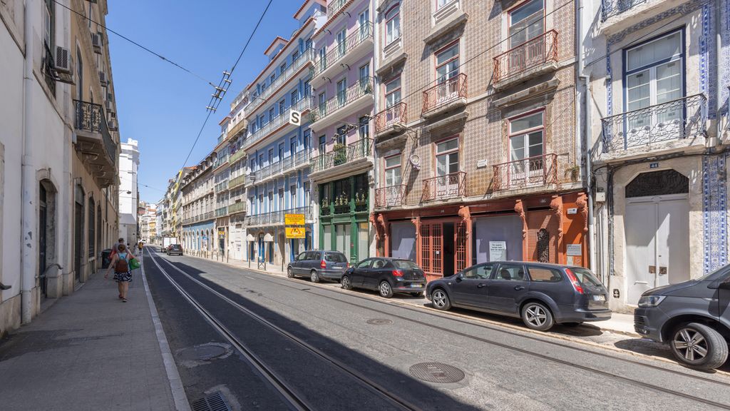 Charming 3BDR Duplex in City Center by LovelyStay