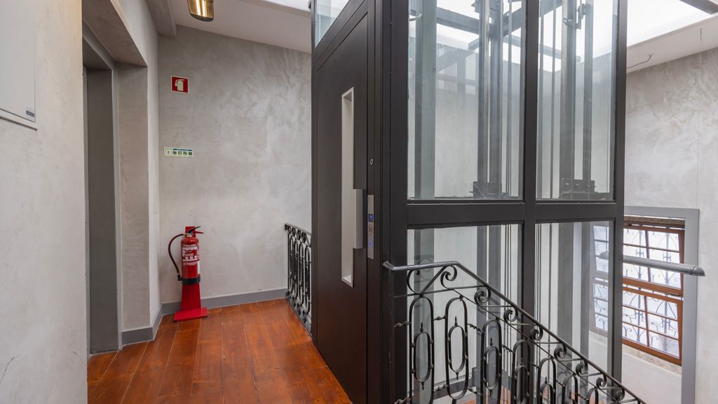 Charming 3BDR Duplex in City Center by LovelyStay