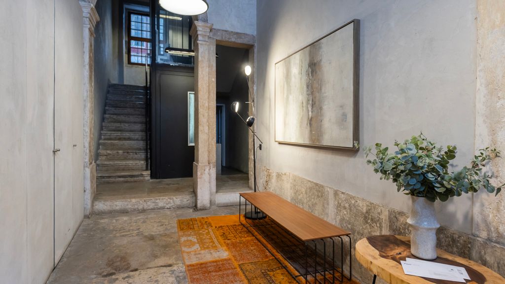 Charming 3BDR Duplex in City Center by LovelyStay