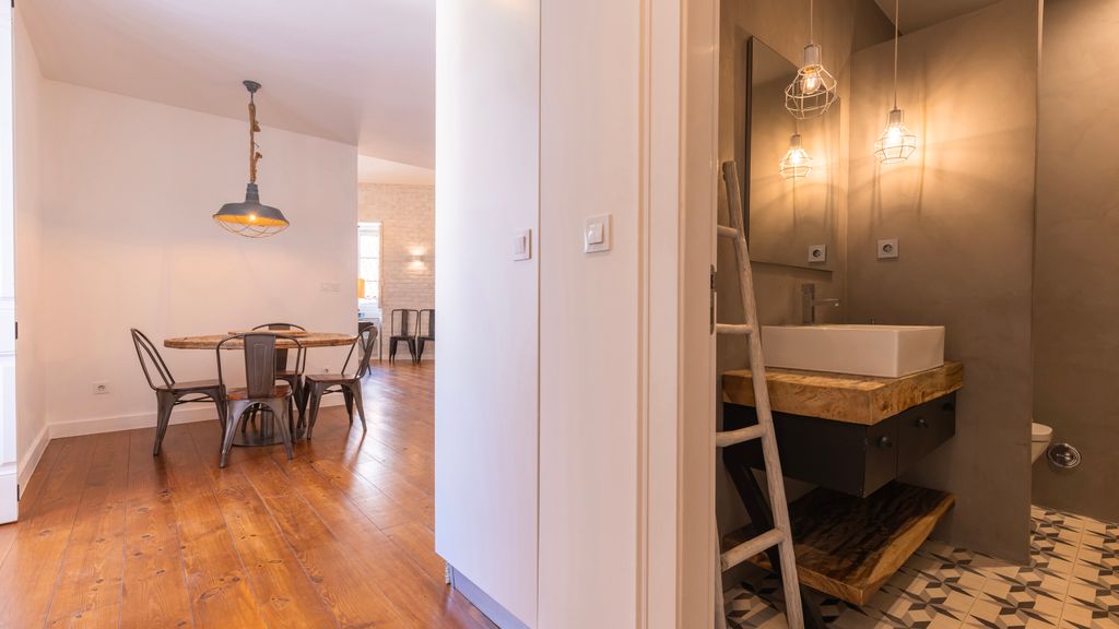 Charming 3BDR Duplex in City Center by LovelyStay